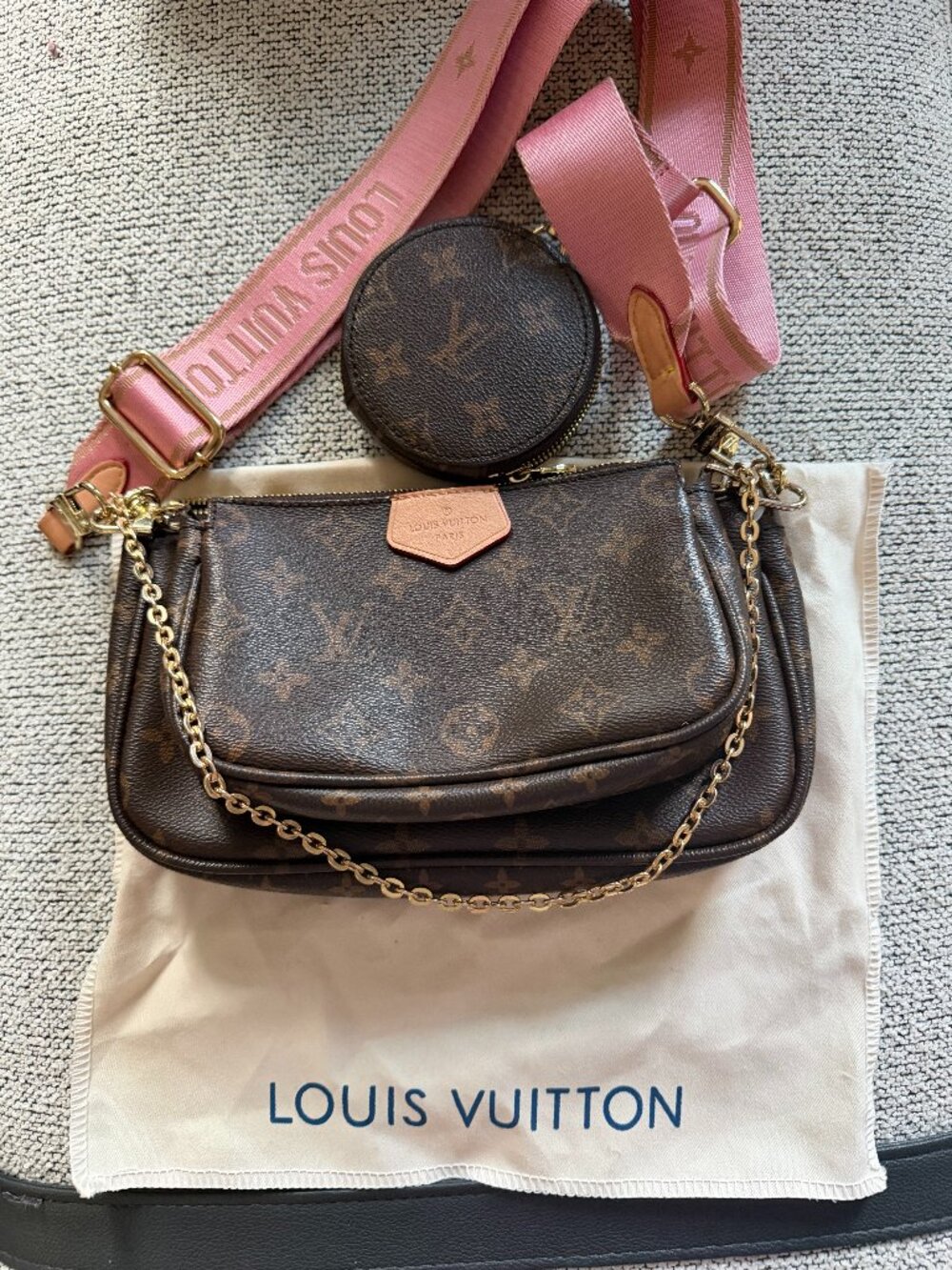 Multi-pochette with green/pink  and gold straps  Cute for a Teenager